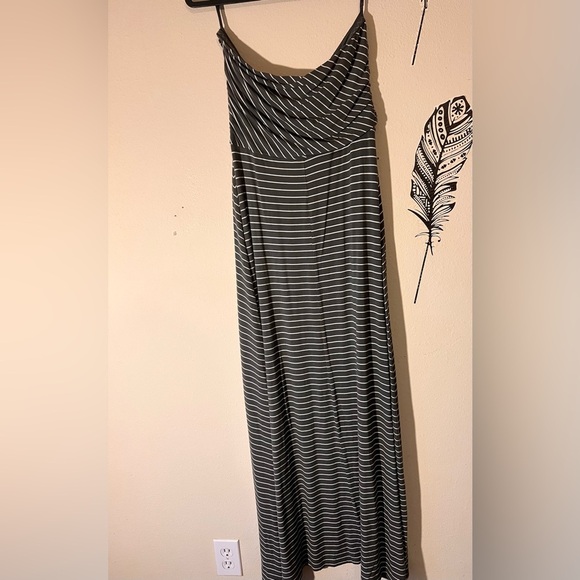 The Limited Gray‎ Striped Dress - Picture 1 of 7